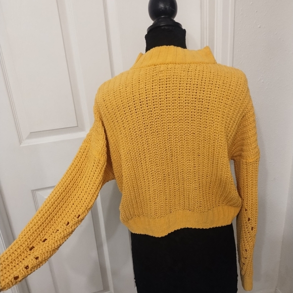 Hollister Yellow Turtleneck Sweater - Picture 4 of 4